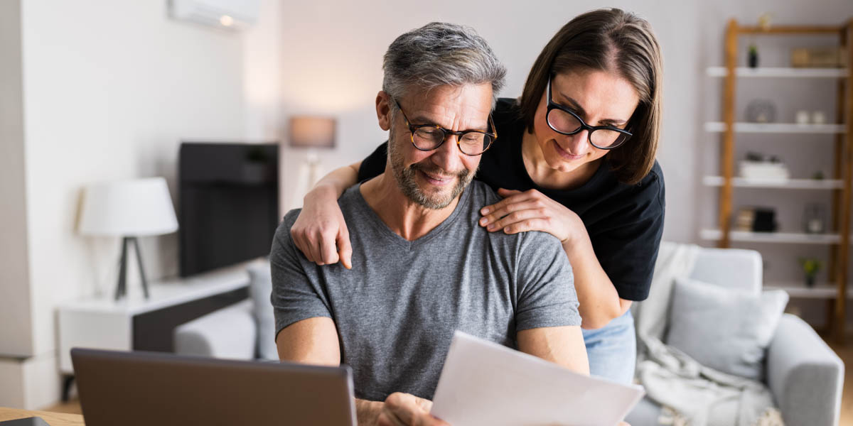 husband and wife starting COBRA insurance